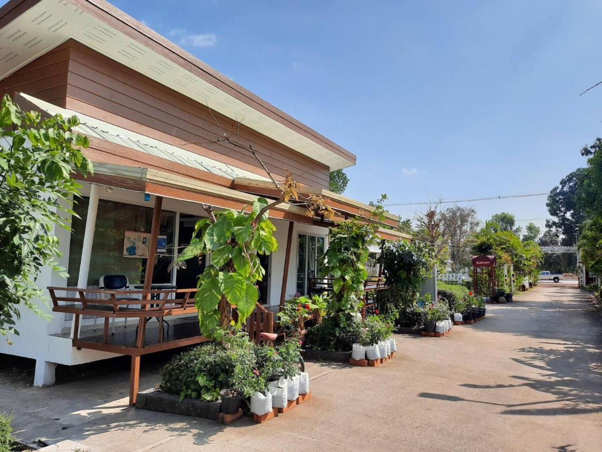 The Luxury Apartment Amphoe Sawang Daen Din Exterior photo