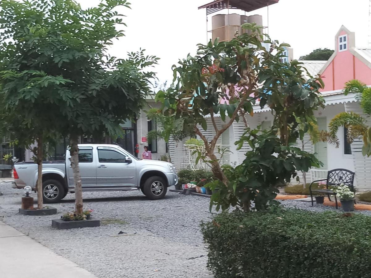 The Luxury Apartment Amphoe Sawang Daen Din Exterior photo